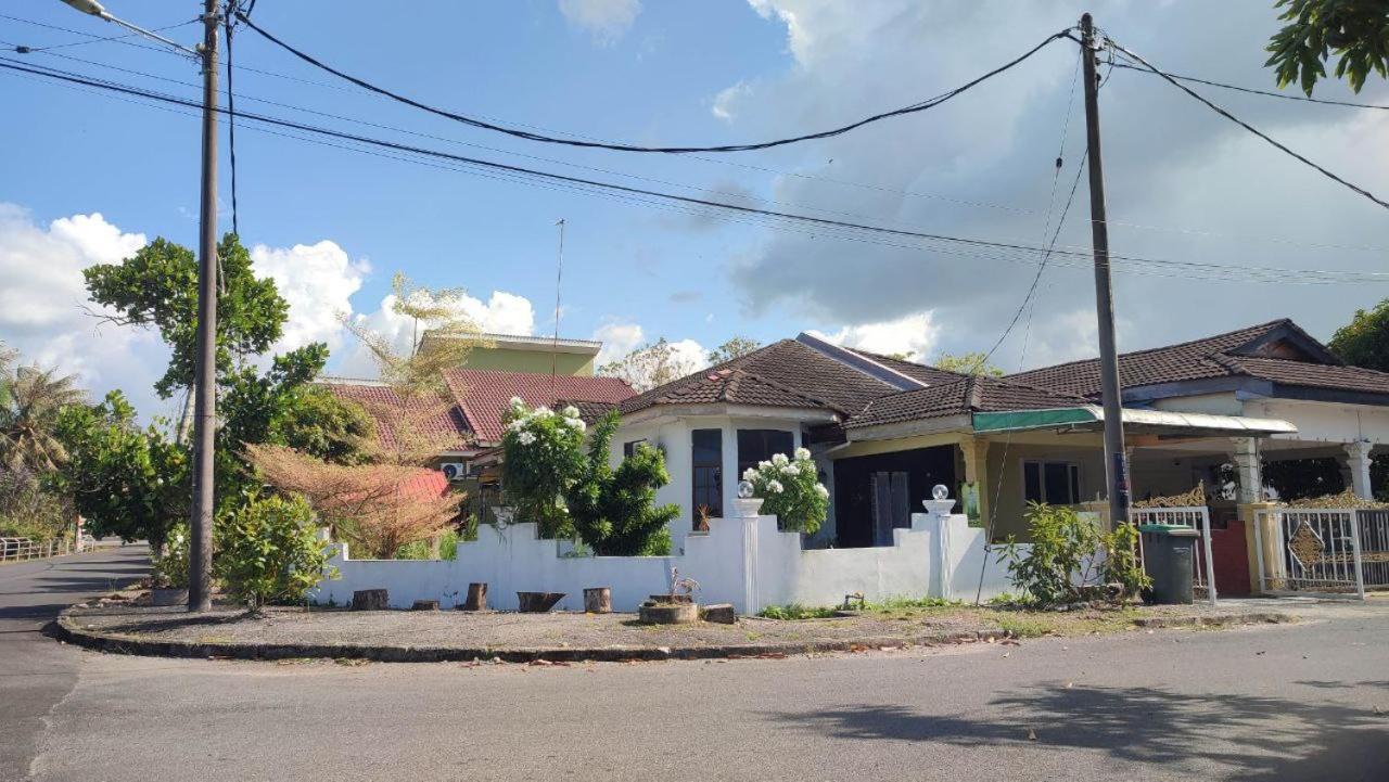 Pulai Field Aa Homestay Kangar Exterior foto